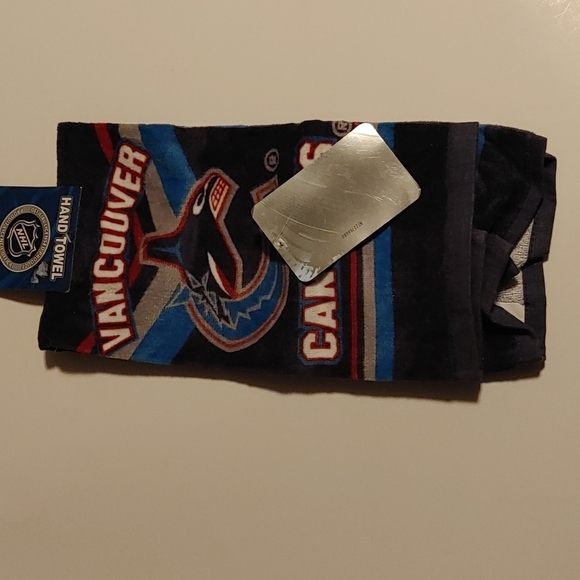 VANCOUVER Canucks hockey team Canada Hand Towel - Picture 2 of 6